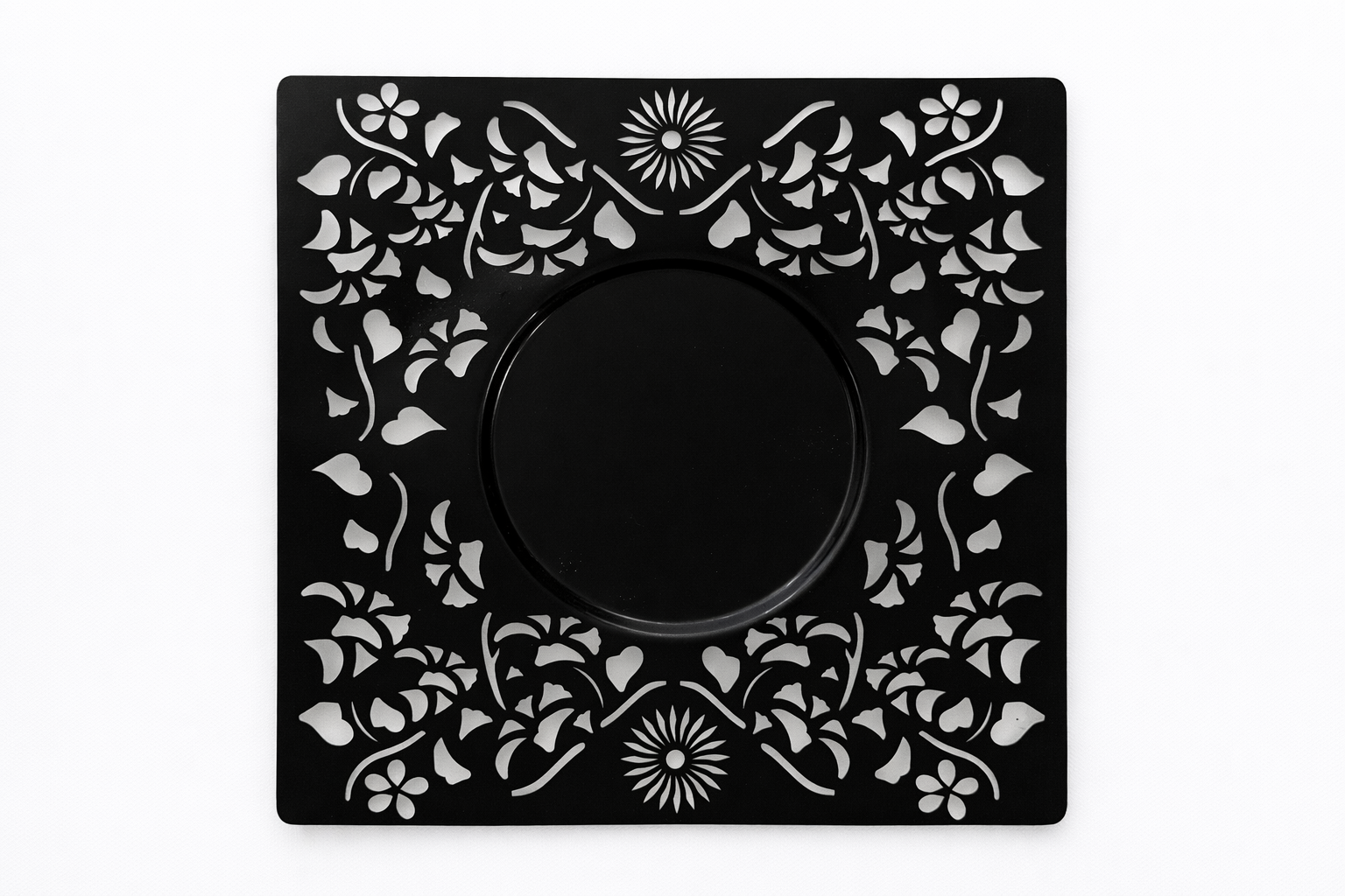 Plato Base Floral Negro